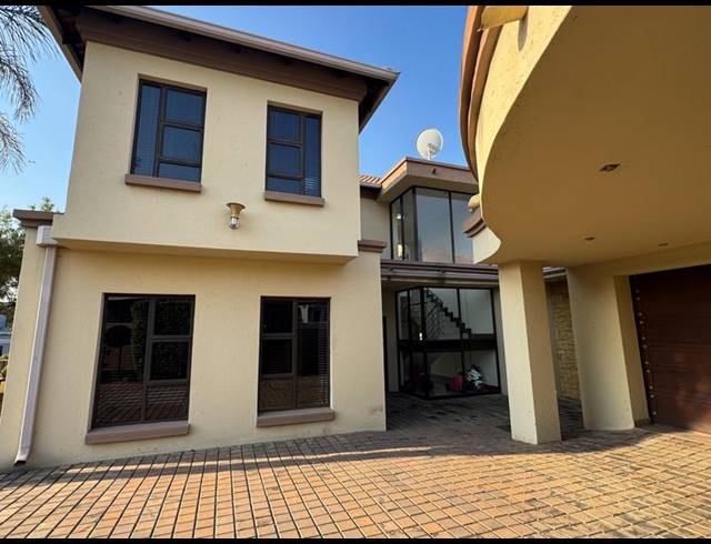 4 BEDROOM HOUSE FOR SALE IN BLUE VALLEY GOLF ESTATE